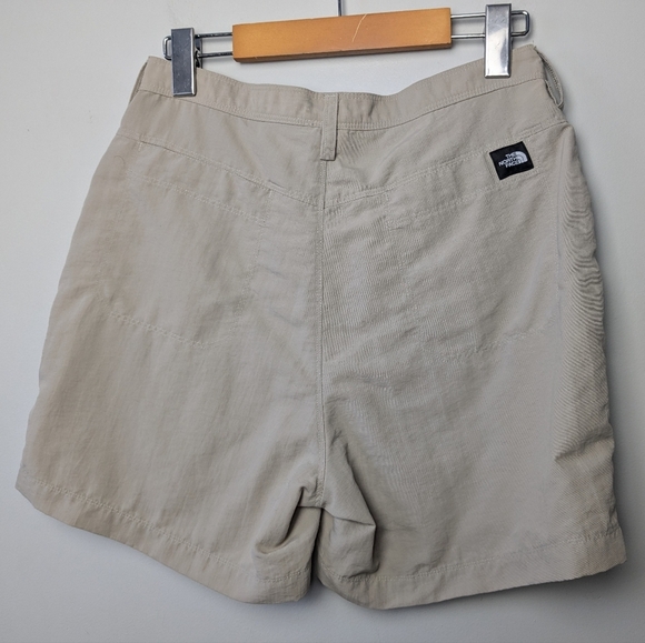 THE NORTH FACE Women short beige color size 10 (made small) 100% Nylon - Picture 4 of 9